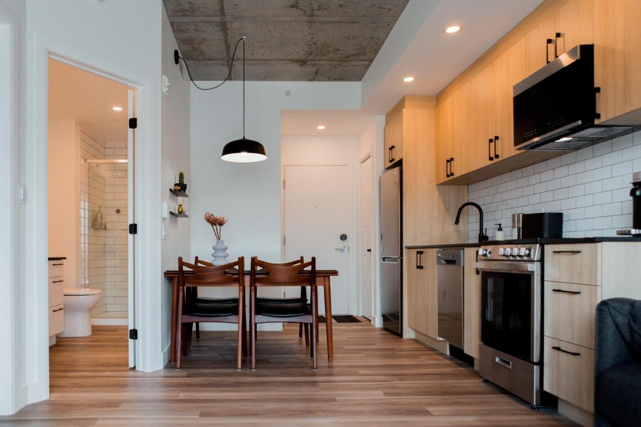 Condo Mid-Century Modern Style - Pool/Terrace Квебек Экстерьер фото