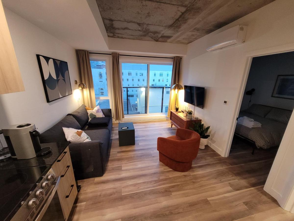 Condo Mid-Century Modern Style - Pool/Terrace Квебек Экстерьер фото