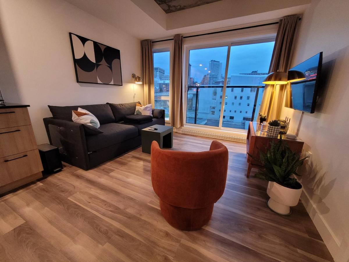 Condo Mid-Century Modern Style - Pool/Terrace Квебек Экстерьер фото