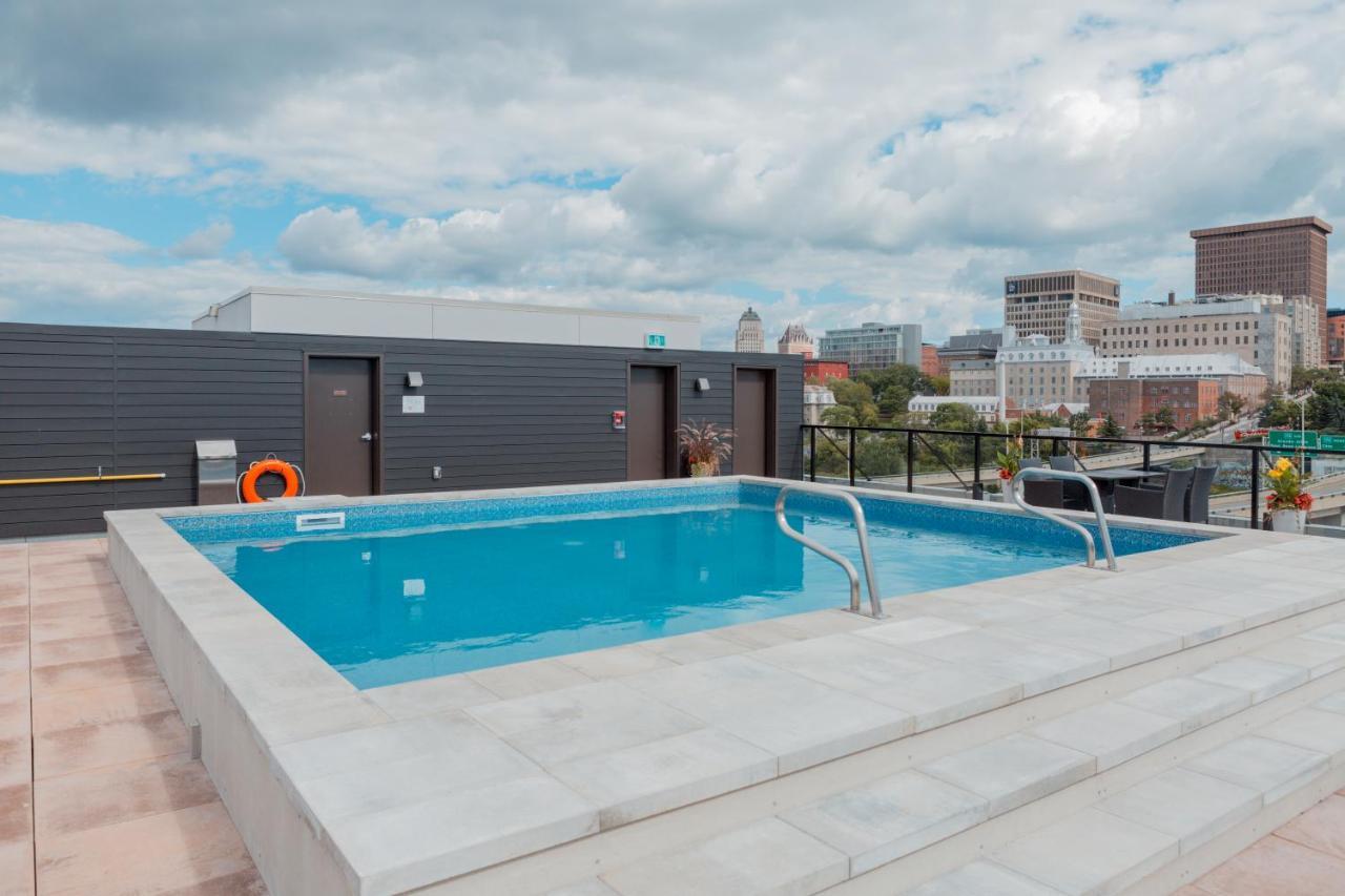 Condo Mid-Century Modern Style - Pool/Terrace Квебек Экстерьер фото