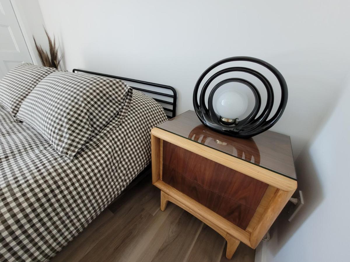 Condo Mid-Century Modern Style - Pool/Terrace Квебек Экстерьер фото