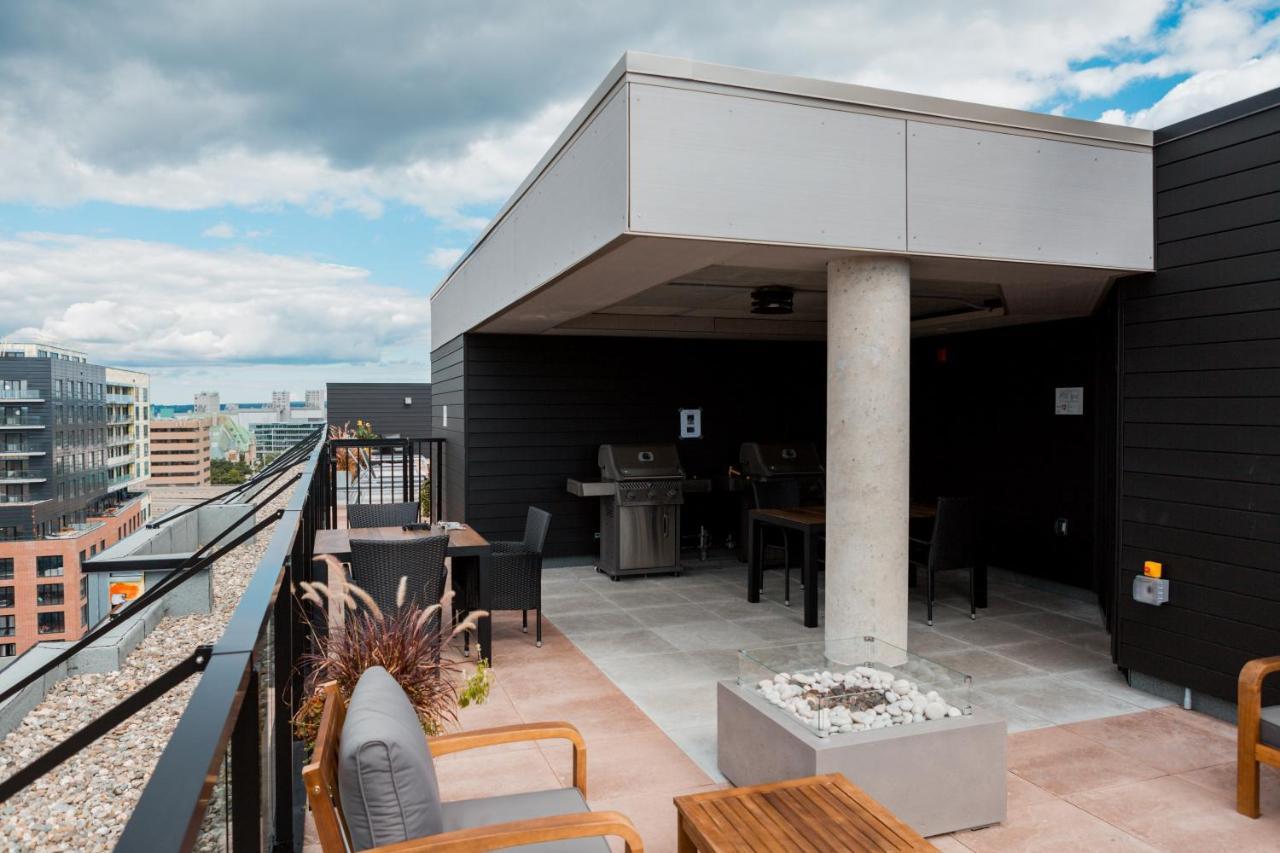 Condo Mid-Century Modern Style - Pool/Terrace Квебек Экстерьер фото